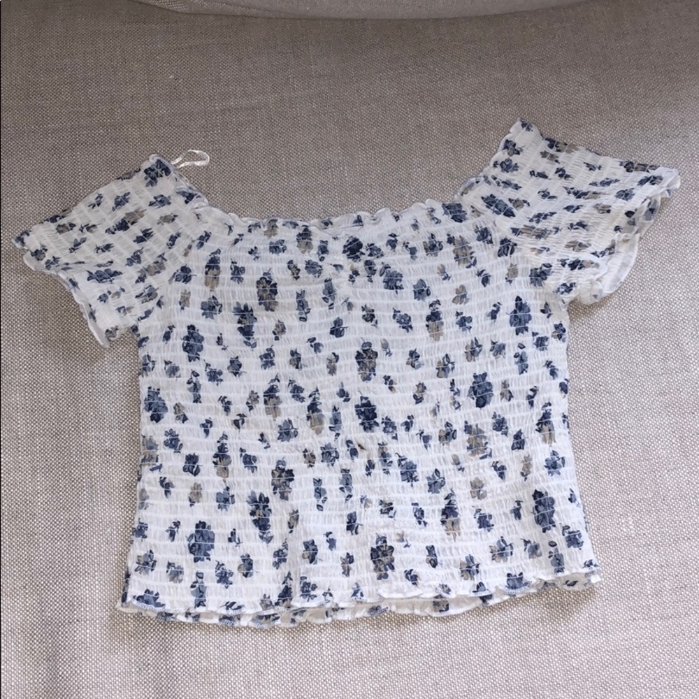 NEVER WORN-off the shoulder Crop top